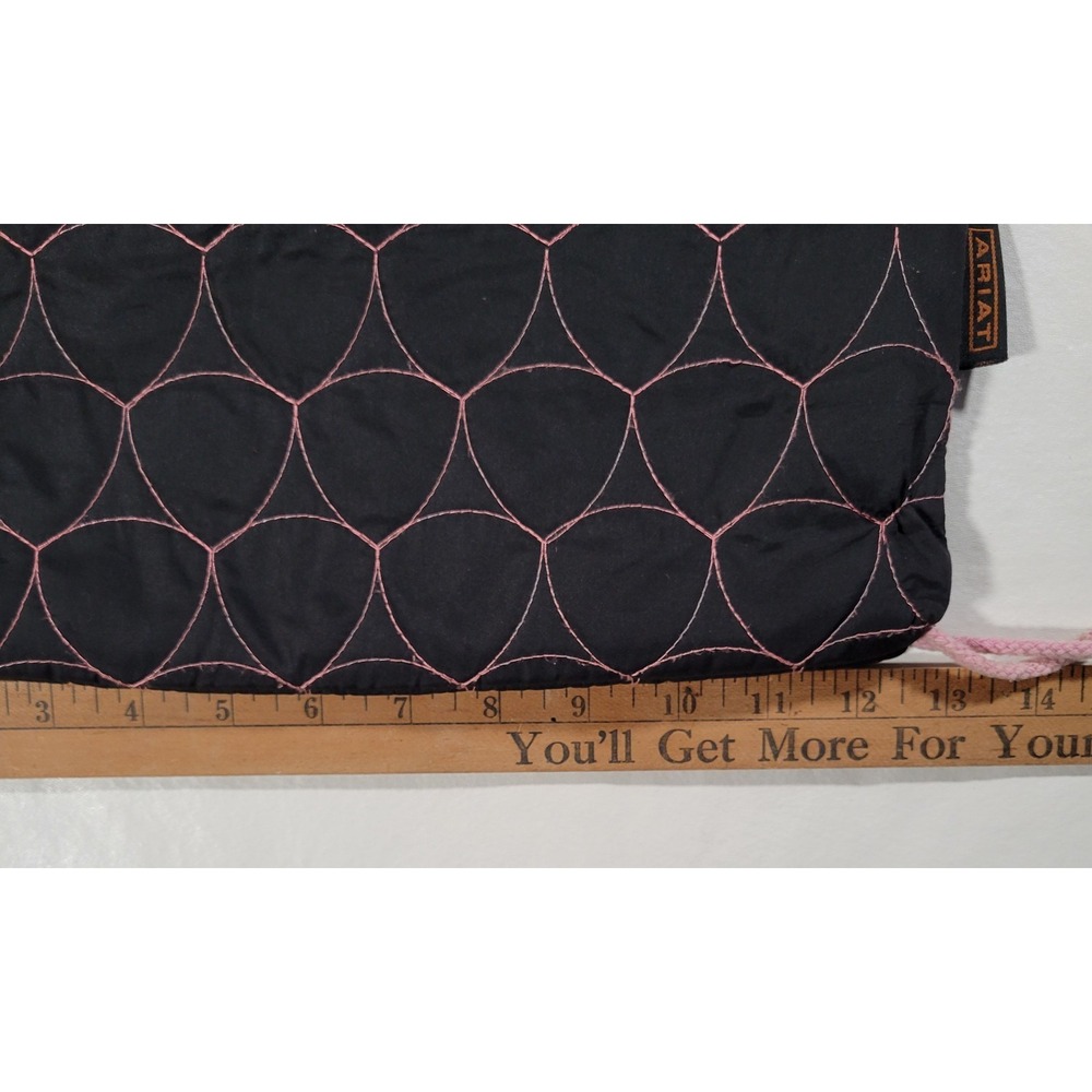 Ariat Drawstring Bag Black/Pink Quilted Logo - Picture 3 of 4